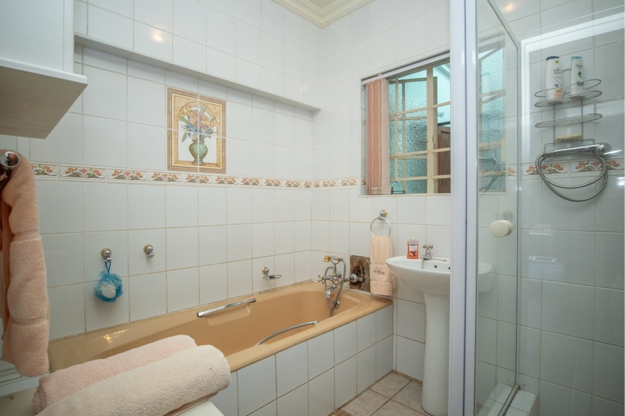 5 Bedroom Property for Sale in Ifafi North West